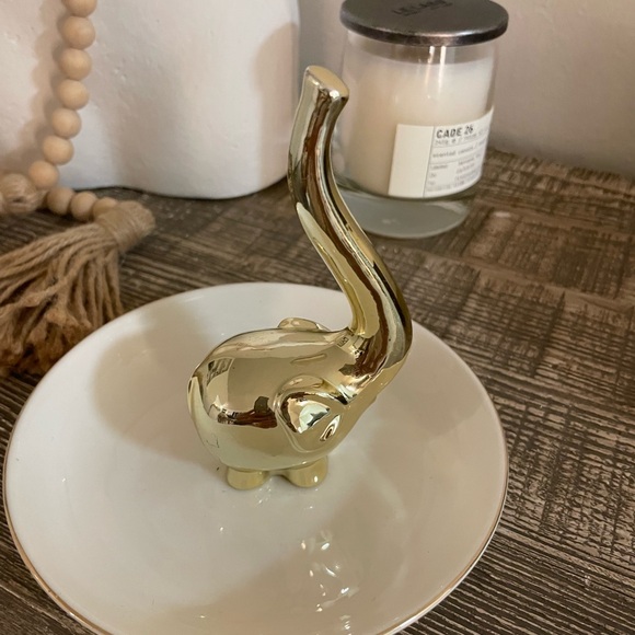 Gold Elephant Ring Holder - Picture 5 of 6
